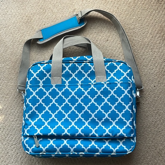 We R Memory Keepers Crafters Shoulder Bag - Picture 2 of 5